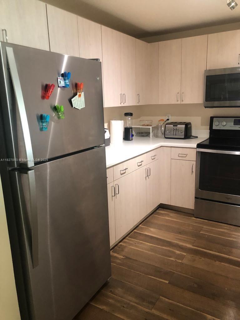 DOUGLAS GRAND CONDO - Residential