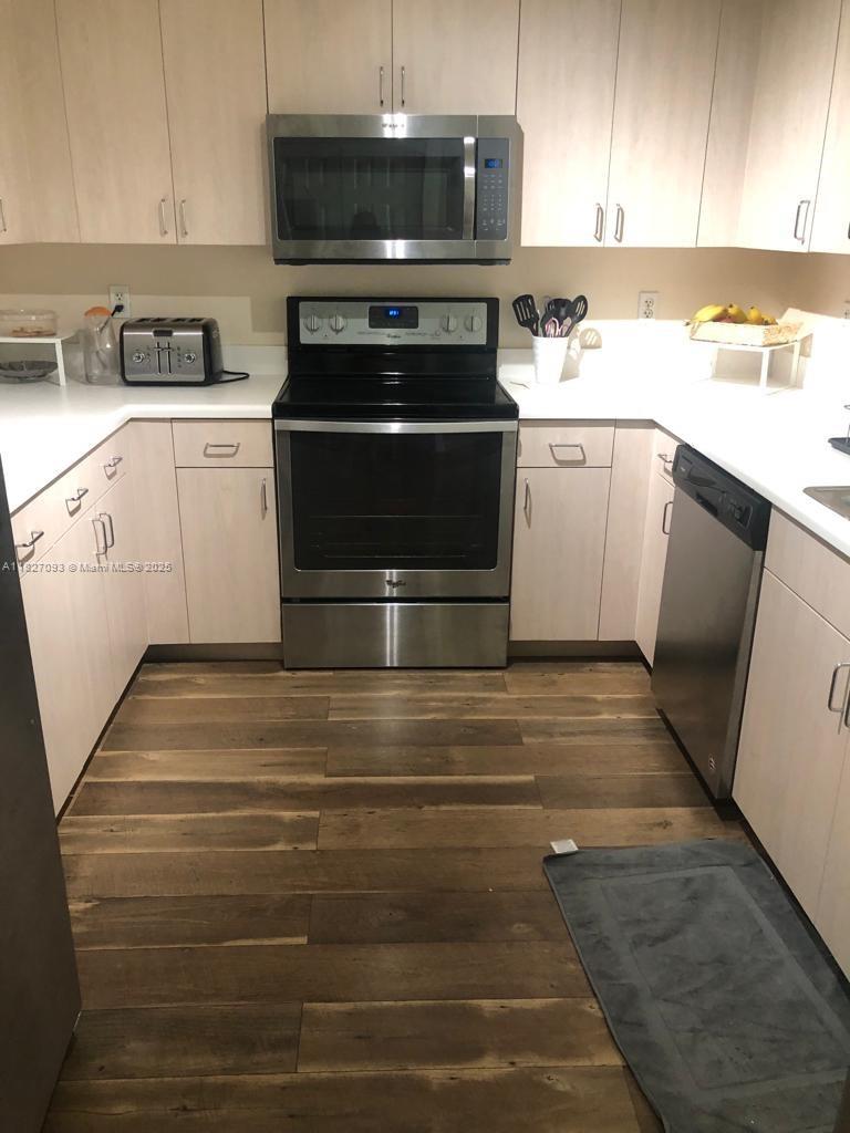 DOUGLAS GRAND CONDO - Residential