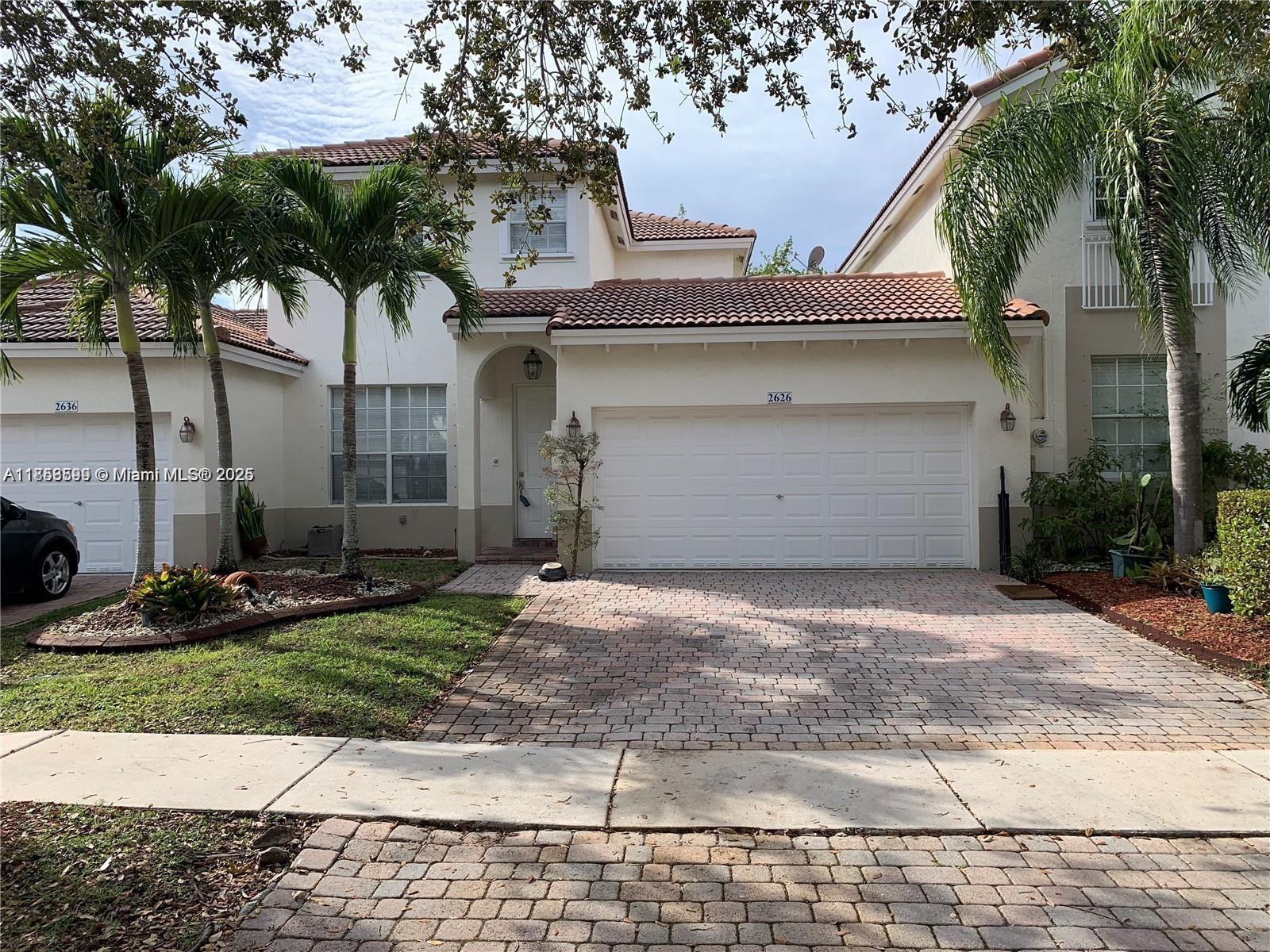COZY TOWNHOUSE IN GORGEOUS AND DESIRABLE SUNSET LAKES, REMODELED KITCHEN, 3 BEDROOMS, 2.5 BATHROOMS, GARAGES PLUS DRIVEWAY, COMMUNITY HAS RESORT STYLE POOL, KIDDIE POOL, TENNIS, BASKETBALL, VOLLEYBALL, CLUBHOUSE, GREAT GYM, PARKS, BASIC CABLE, LAWN MAINTENANCE. CLOSE TO MIRAMAR REGIONAL PARK, SHOPPINGS, HIGHWAYS AND MUCH MORE.