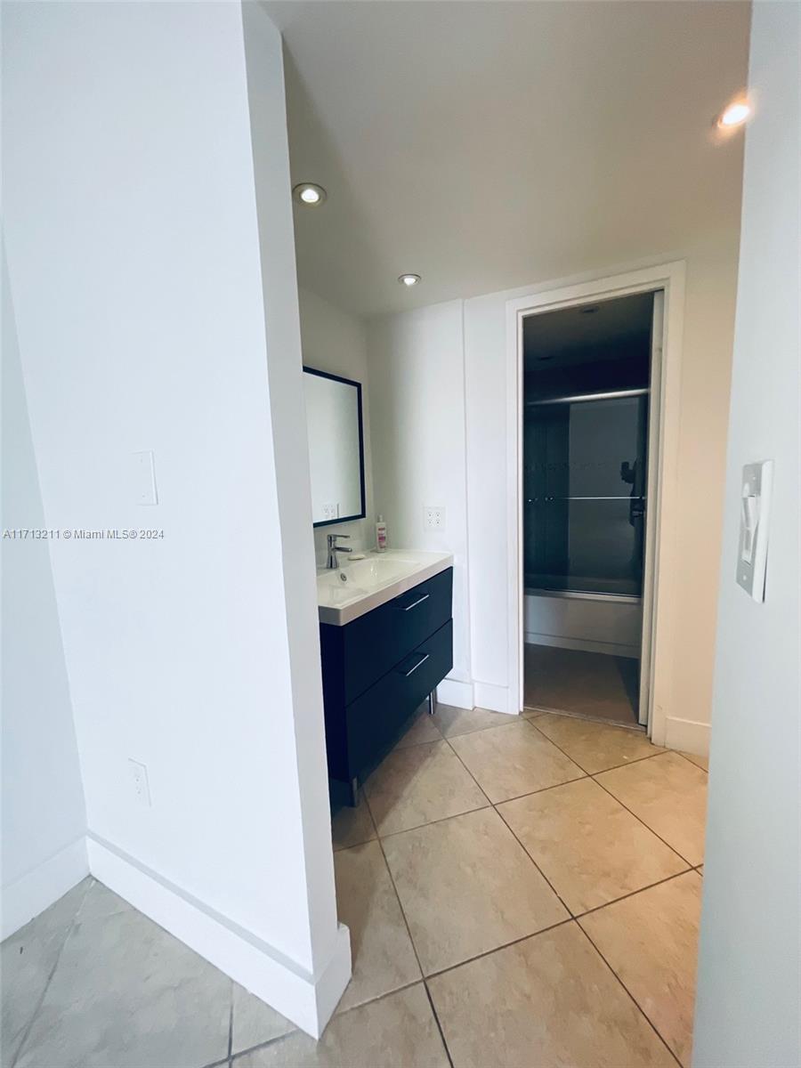 AVENTURA-EL DORADO CONDO - Residential