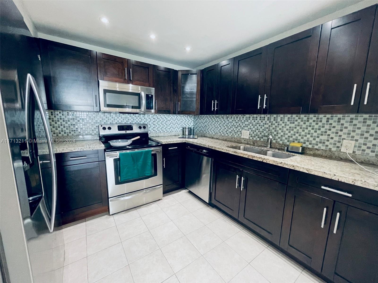 AVENTURA-EL DORADO CONDO - Residential