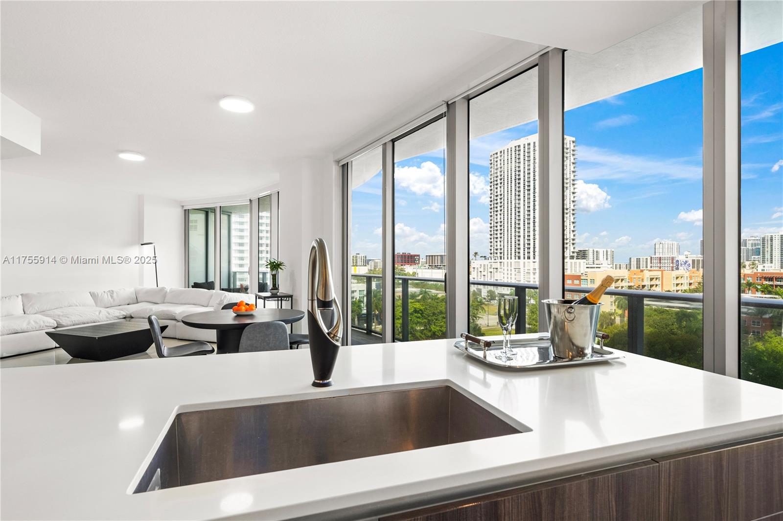 ARIA ON THE BAY CONDO - Residential