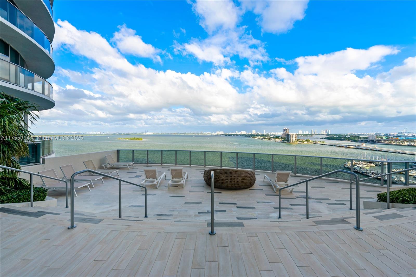ARIA ON THE BAY CONDO - Residential