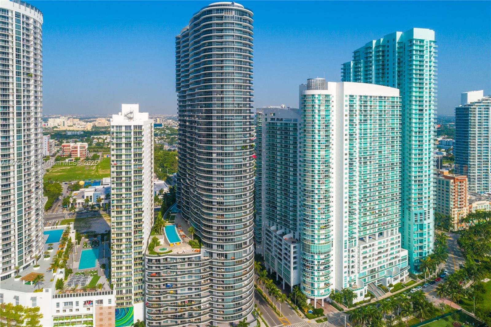 ARIA ON THE BAY CONDO - Residential