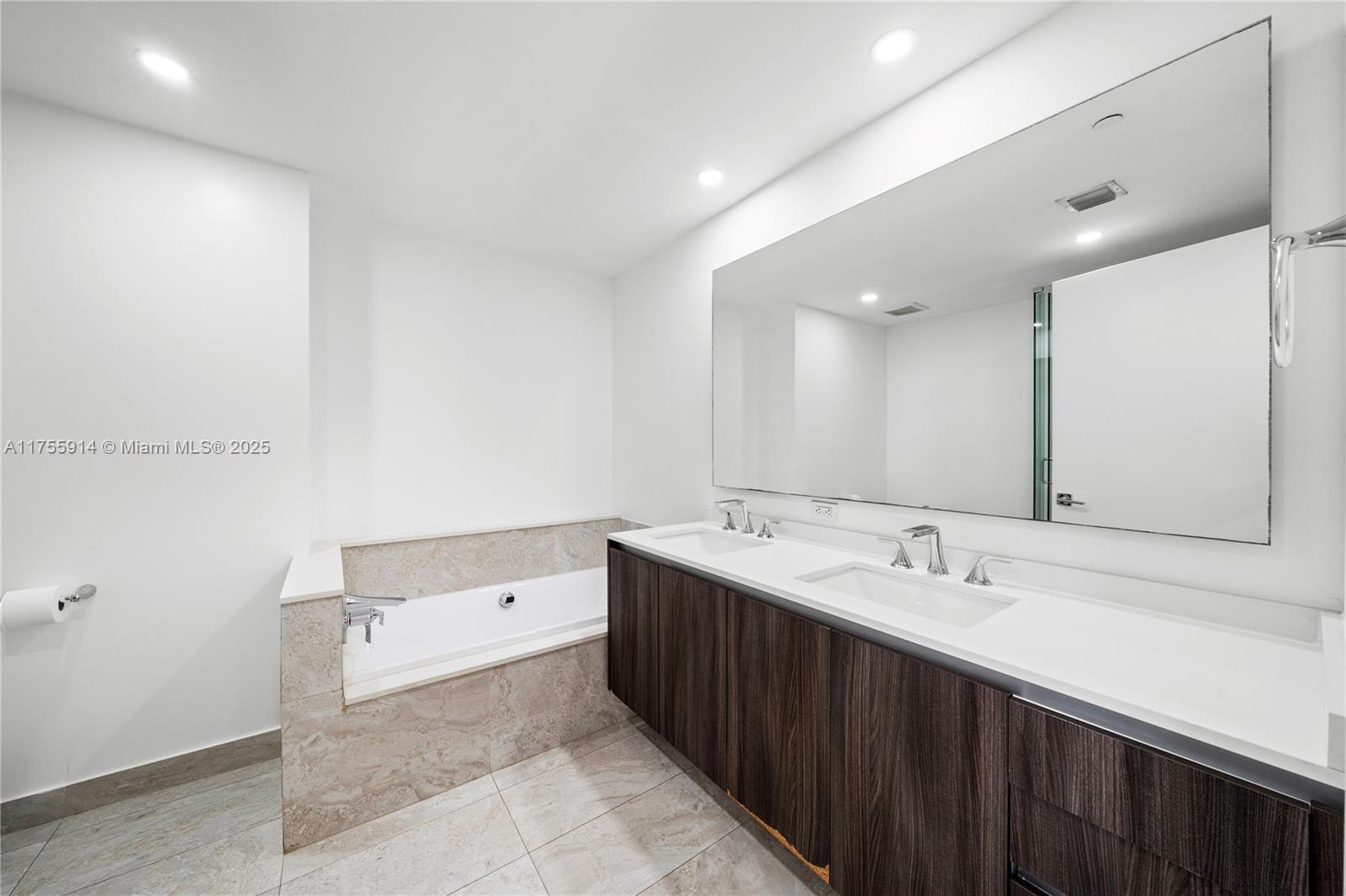 ARIA ON THE BAY CONDO - Residential
