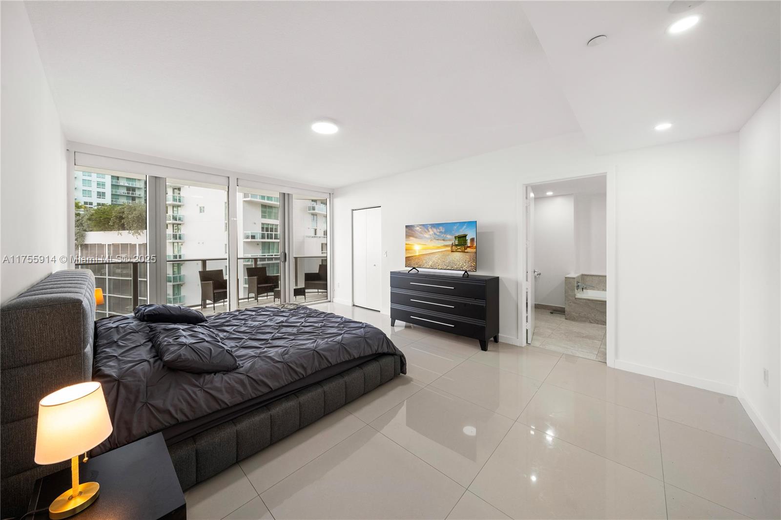 ARIA ON THE BAY CONDO - Residential