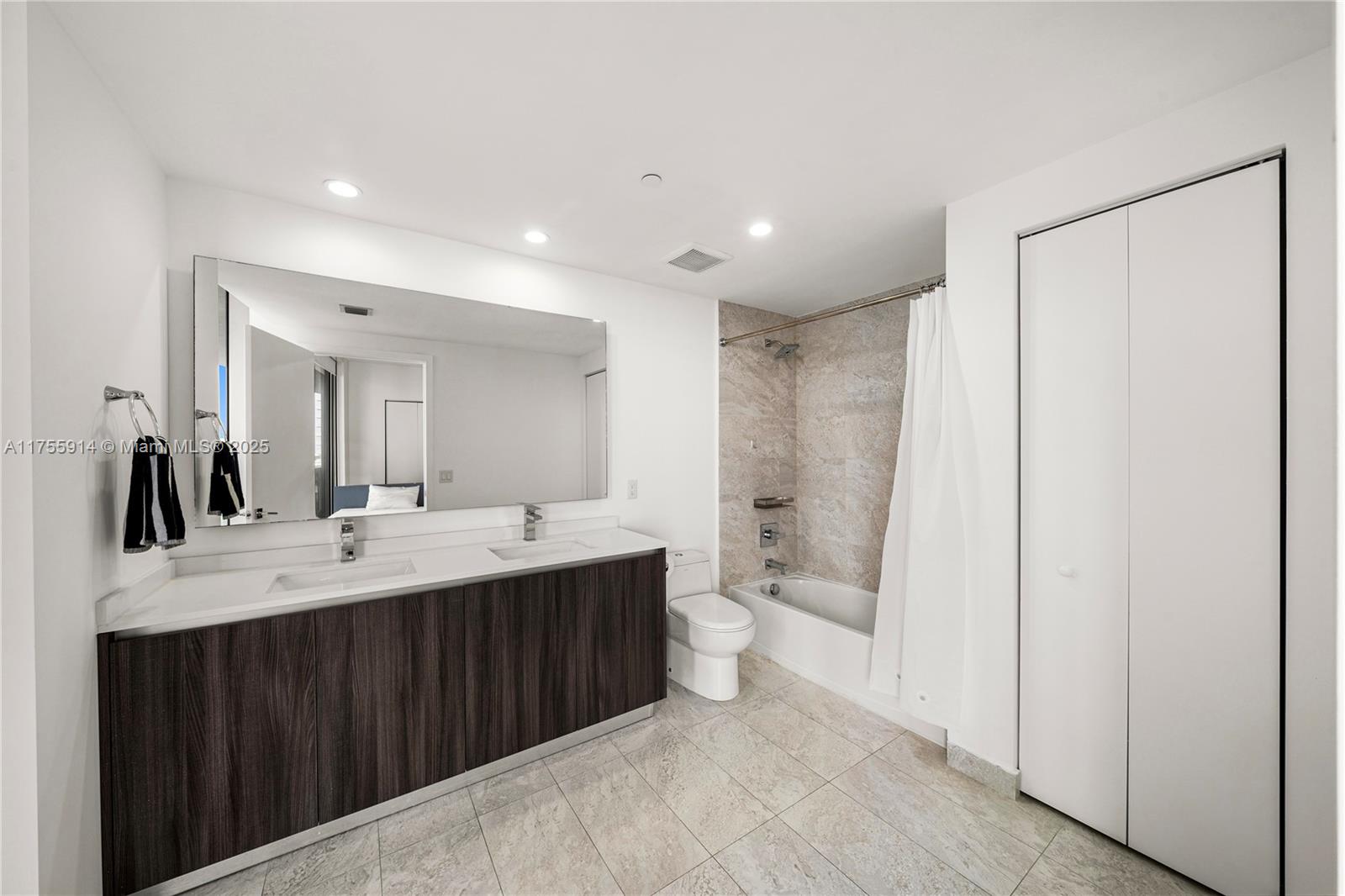 ARIA ON THE BAY CONDO - Residential
