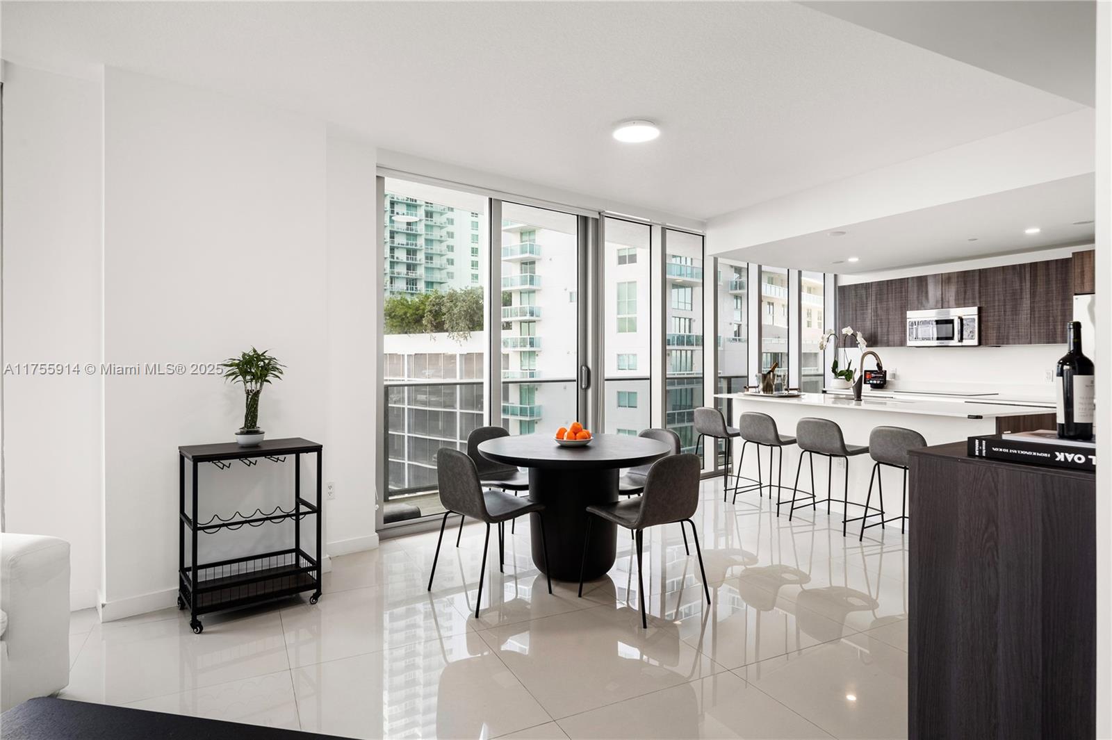 ARIA ON THE BAY CONDO - Residential