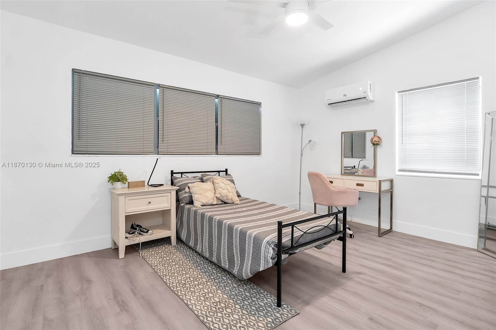 LAKE BOYNTON ESTATES 1 - Residential Lease