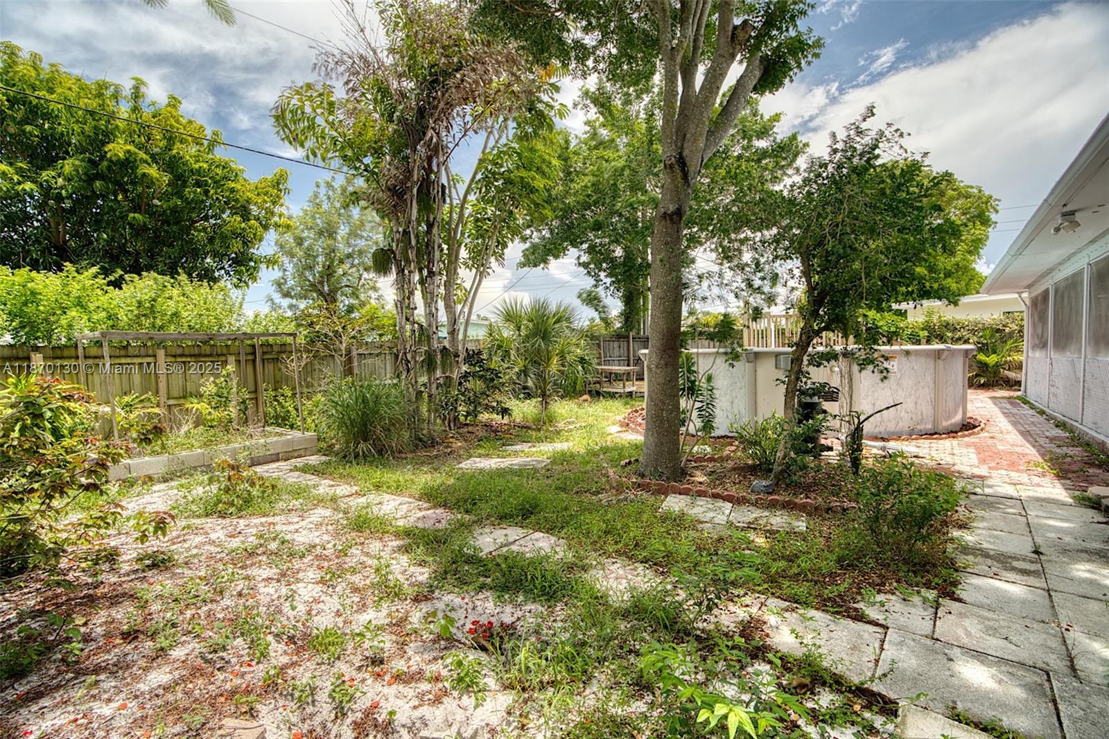 LAKE BOYNTON ESTATES 1 - Residential Lease