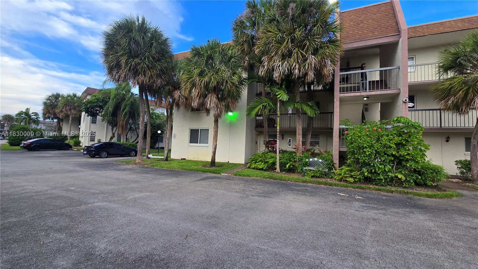 Great 3BED,2BATH. Lower level, corner unit. Large screened balcony, with washer and dryer located in a separate laundry room off the balcony. Easy access to major highways and airports. The complex features a pool, clubhouse, BBQ area, and tennis court. Great location, conveniently location close to shopping, restaurants .All-age community! Owner occupied.