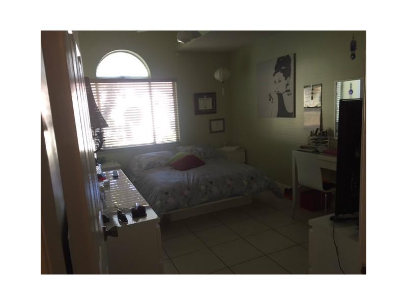 2/2 CONDO. TILED THROUGHOUT. NEW A/C UNIT. A+ SCHOOLS AND ENJOY ALL AMENITIES AT DORAL PARK COUNTRY CLUB. NEED 24HR NOTICE. TENANTS OCCUPIED UNTIL 11/05/2015. ATTENTION: TENANT MUST PURCHASE PERSONAL PROPERTY INSURANCE TO LIVE IN RENT