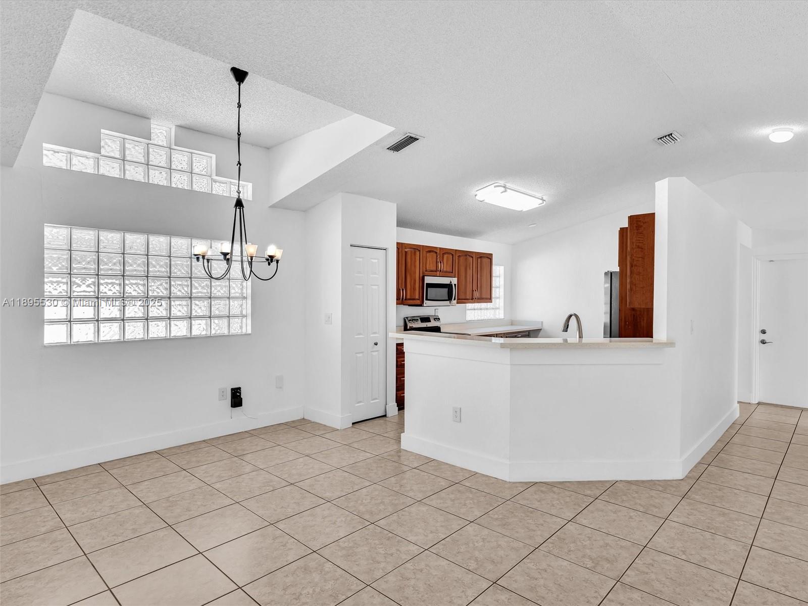 SAPPHIRE SHORES-SAPPHIRE - Residential