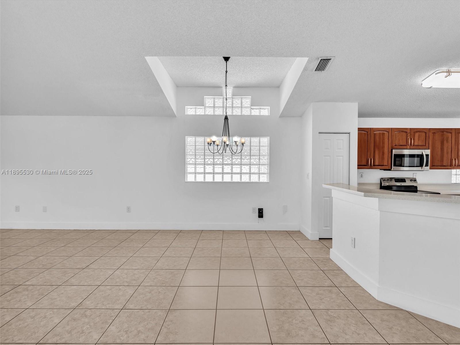 SAPPHIRE SHORES-SAPPHIRE - Residential