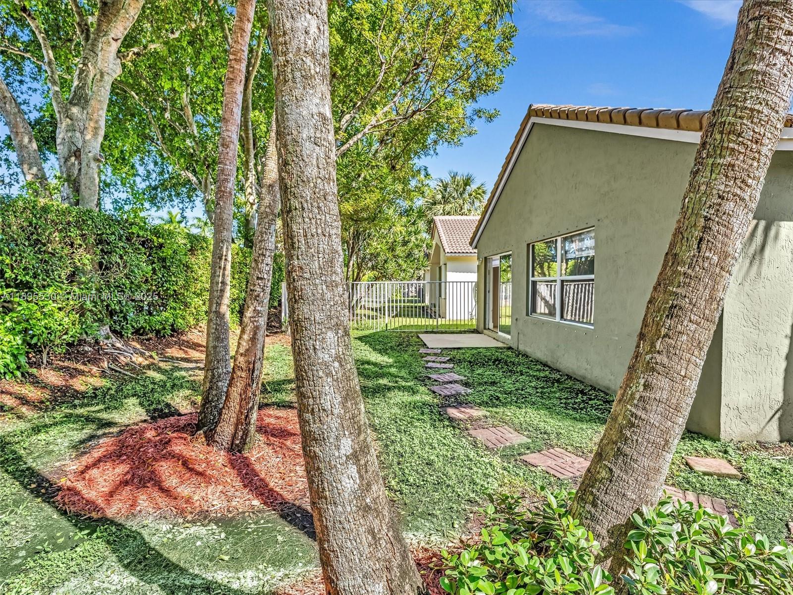 SAPPHIRE SHORES-SAPPHIRE - Residential