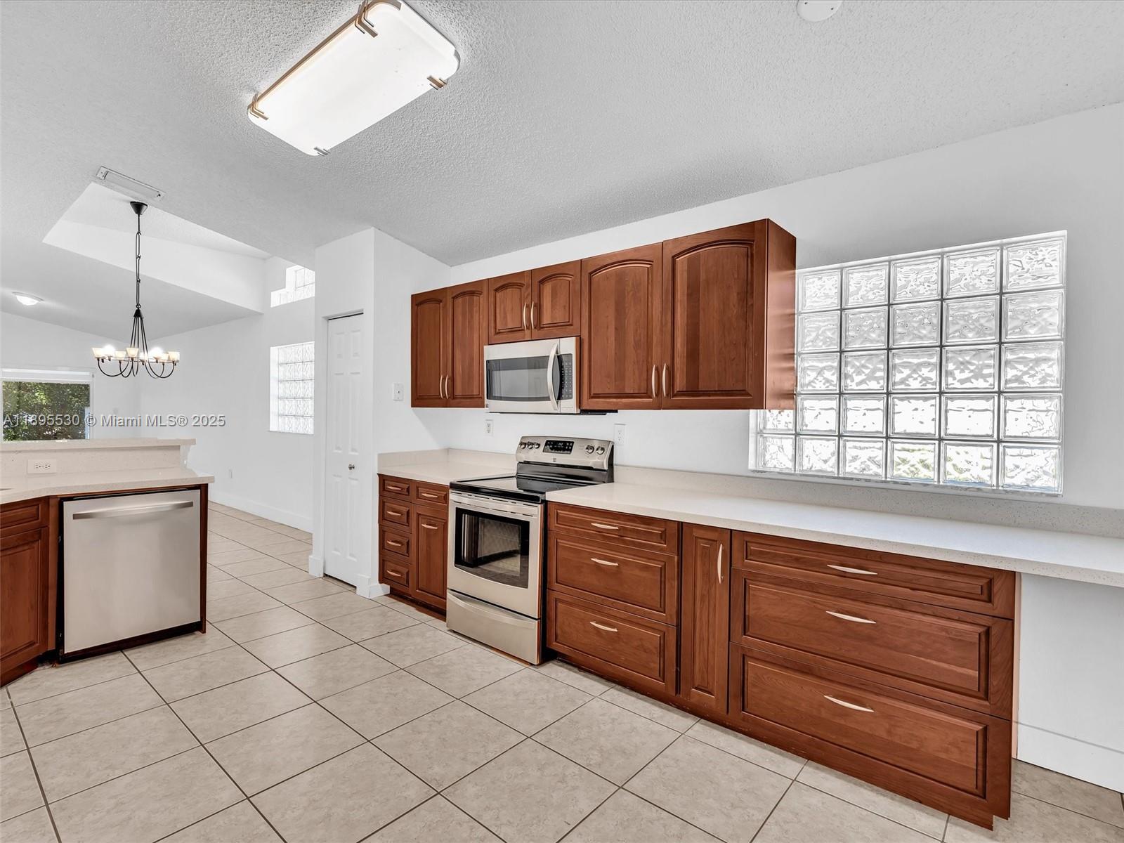 SAPPHIRE SHORES-SAPPHIRE - Residential