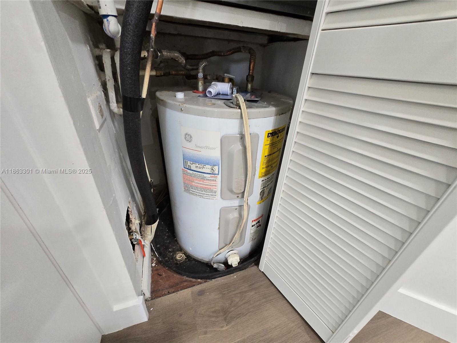 WINDMILL LAKES V CONDO - Residential Lease