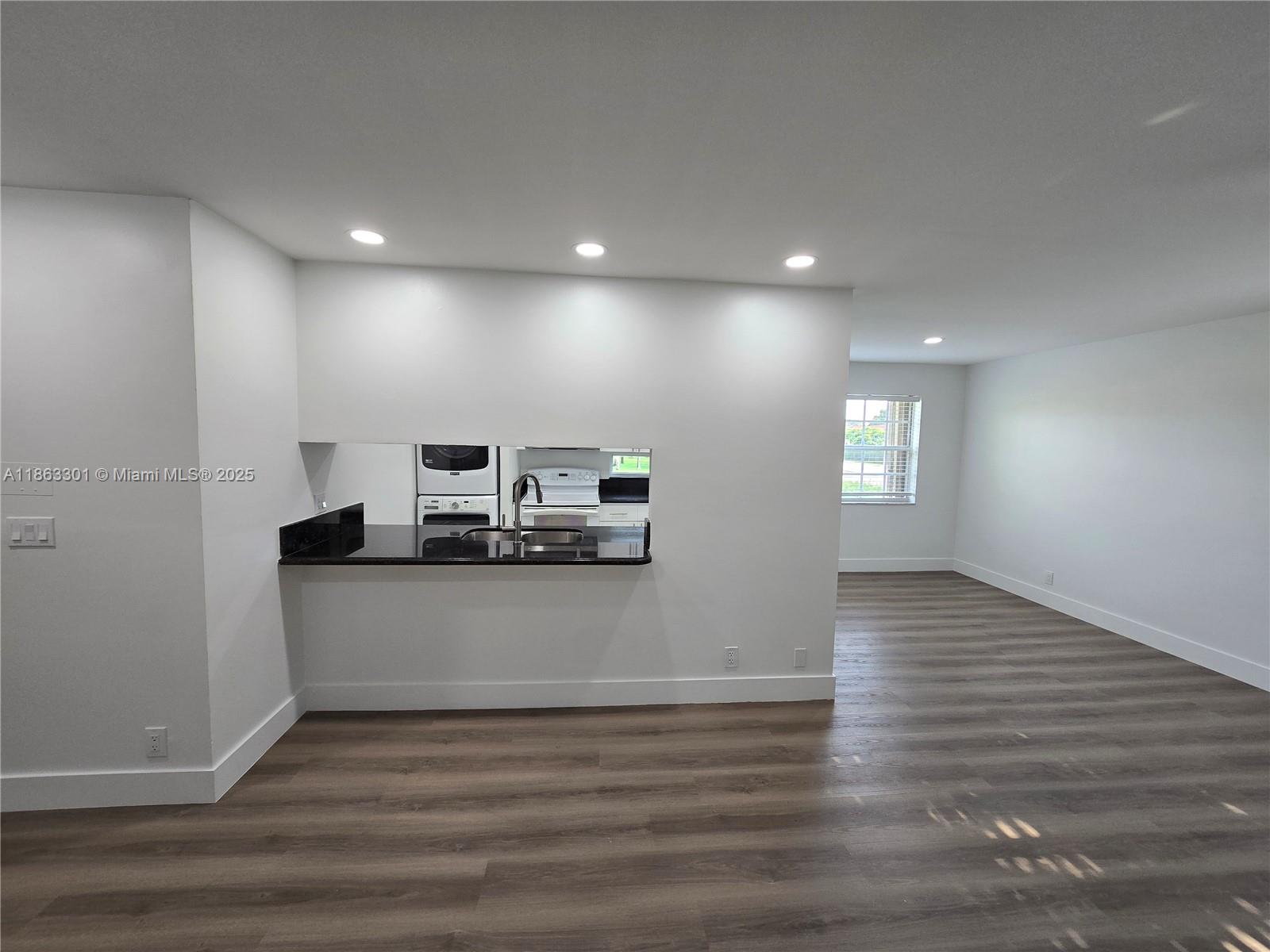 WINDMILL LAKES V CONDO - Residential Lease