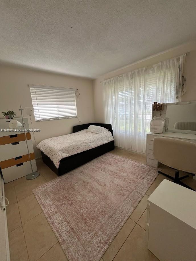 HOLLYWOOD LAKES SECTION - Residential