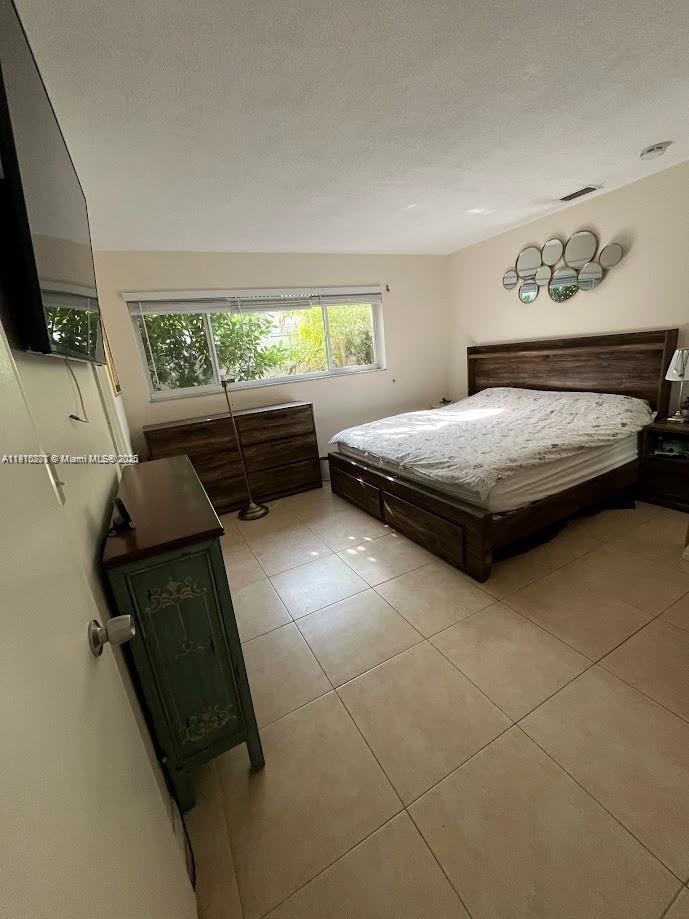 HOLLYWOOD LAKES SECTION - Residential