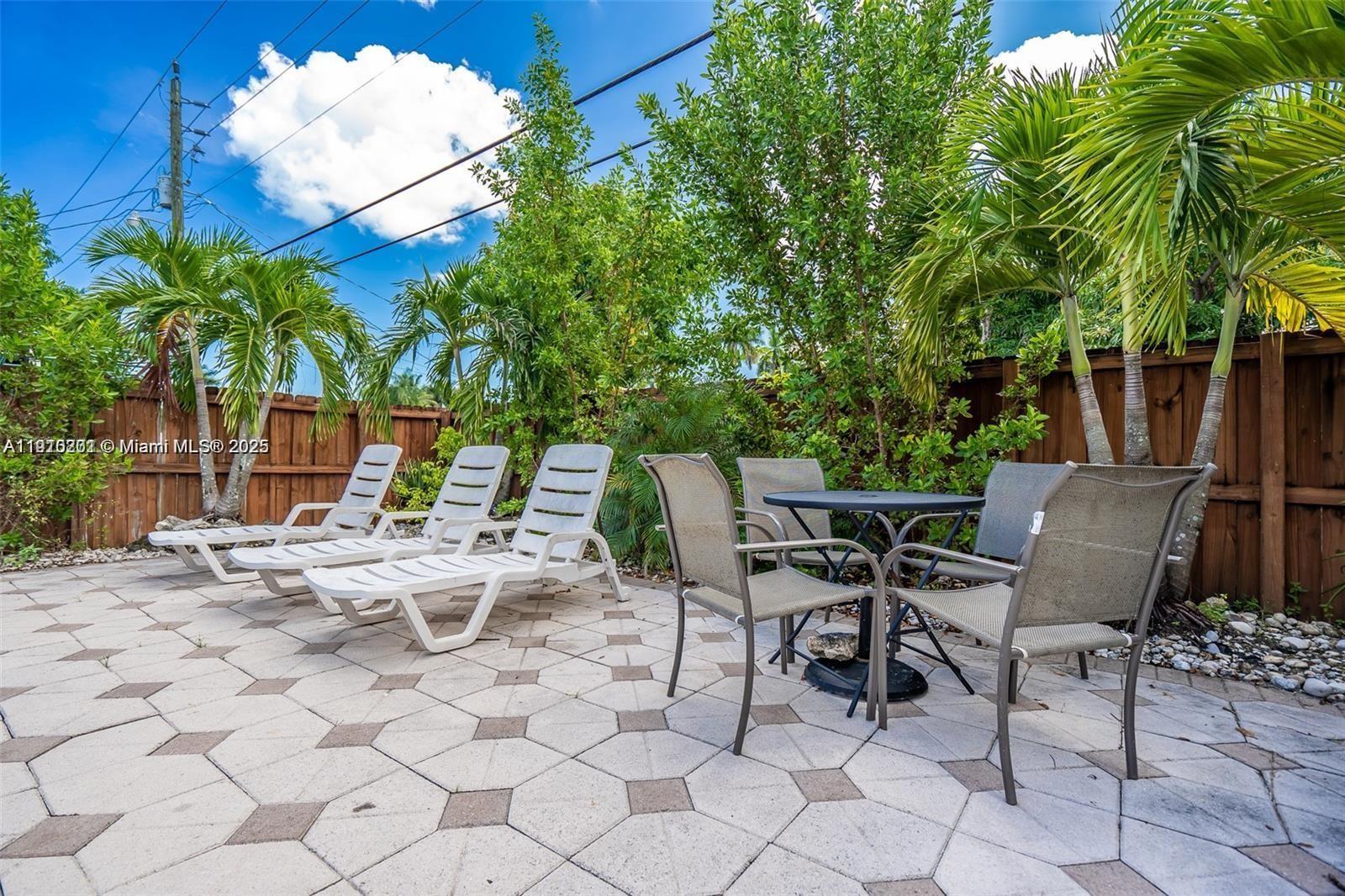 HOLLYWOOD LAKES SECTION - Residential