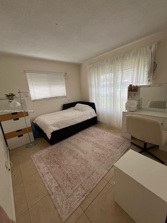 HOLLYWOOD LAKES SECTION - Residential