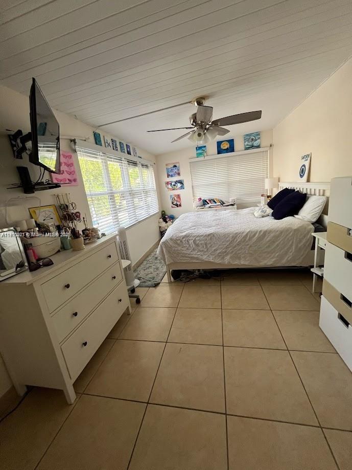 HOLLYWOOD LAKES SECTION - Residential