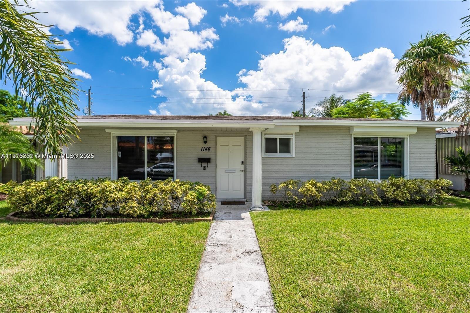 HOLLYWOOD LAKES SECTION - Residential