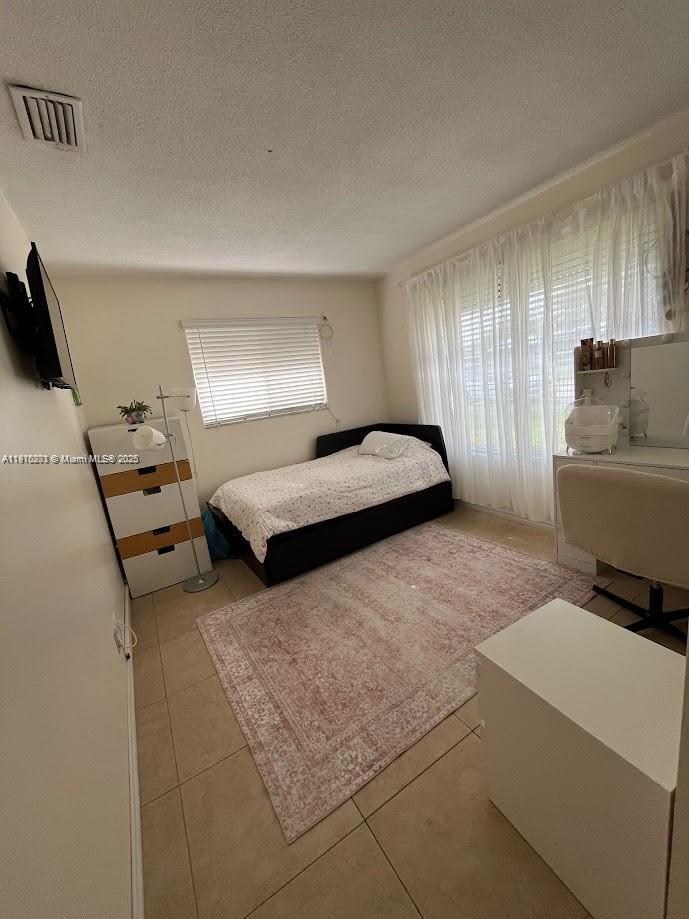 HOLLYWOOD LAKES SECTION - Residential