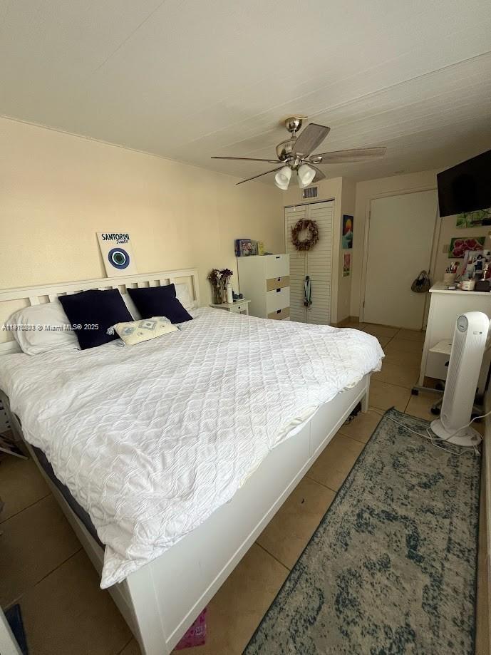 HOLLYWOOD LAKES SECTION - Residential