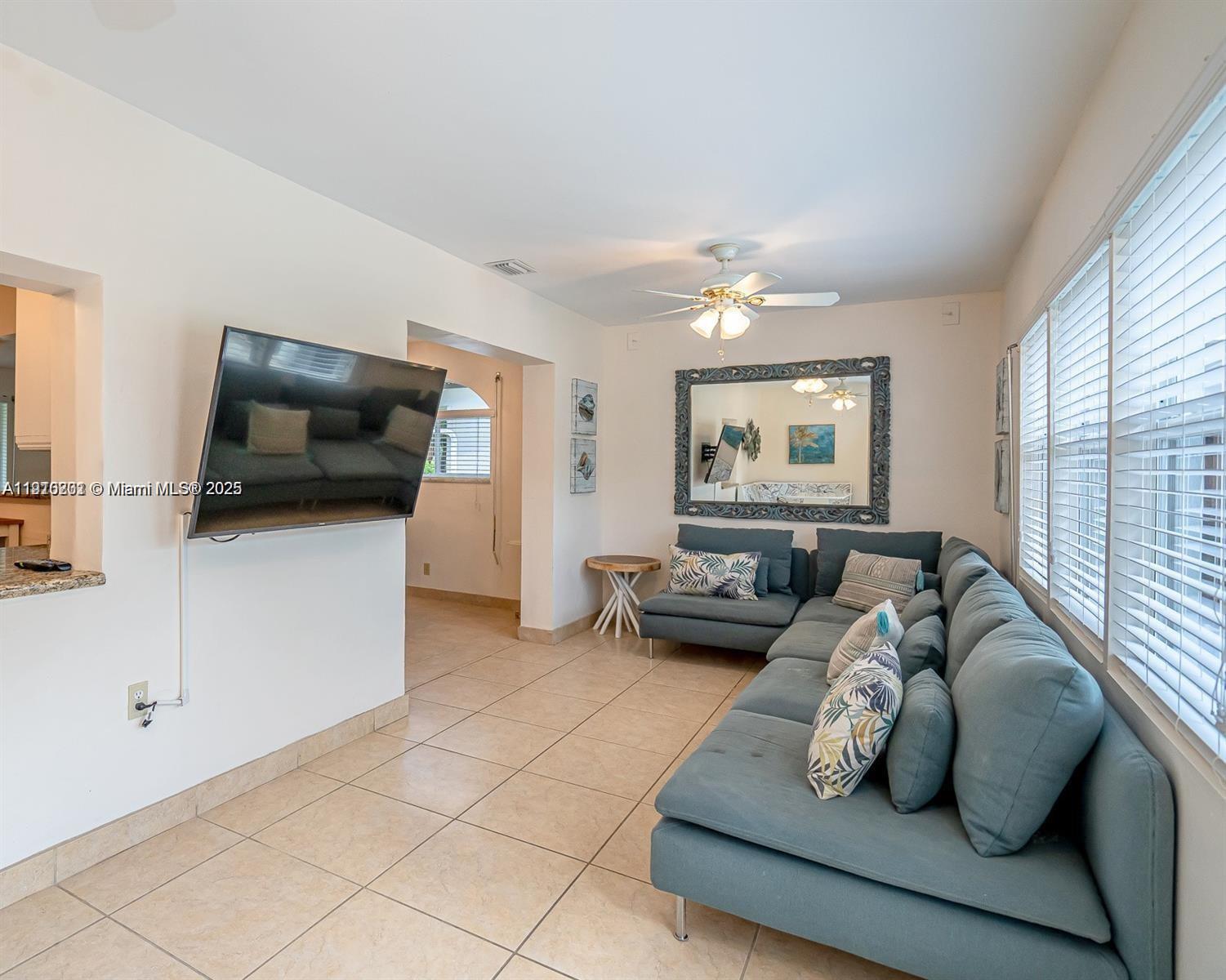 HOLLYWOOD LAKES SECTION - Residential