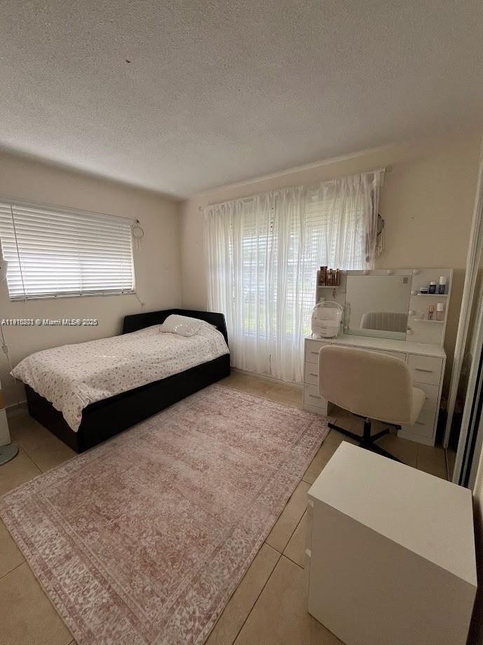 HOLLYWOOD LAKES SECTION - Residential