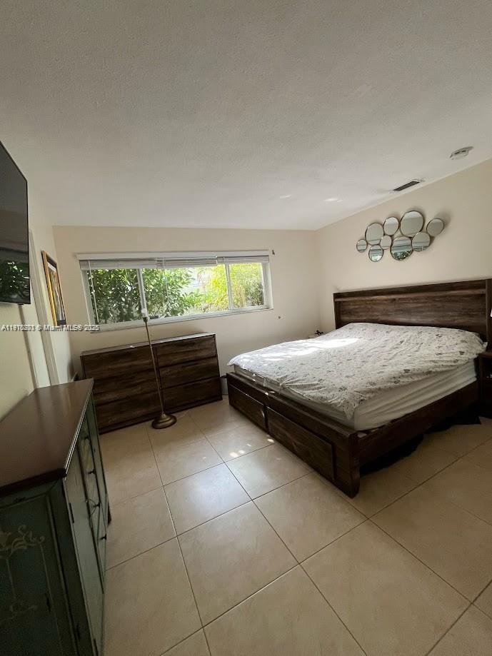 HOLLYWOOD LAKES SECTION - Residential