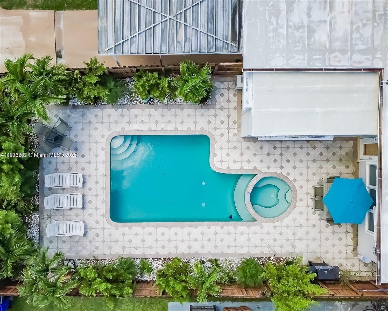 HOLLYWOOD LAKES SECTION - Residential