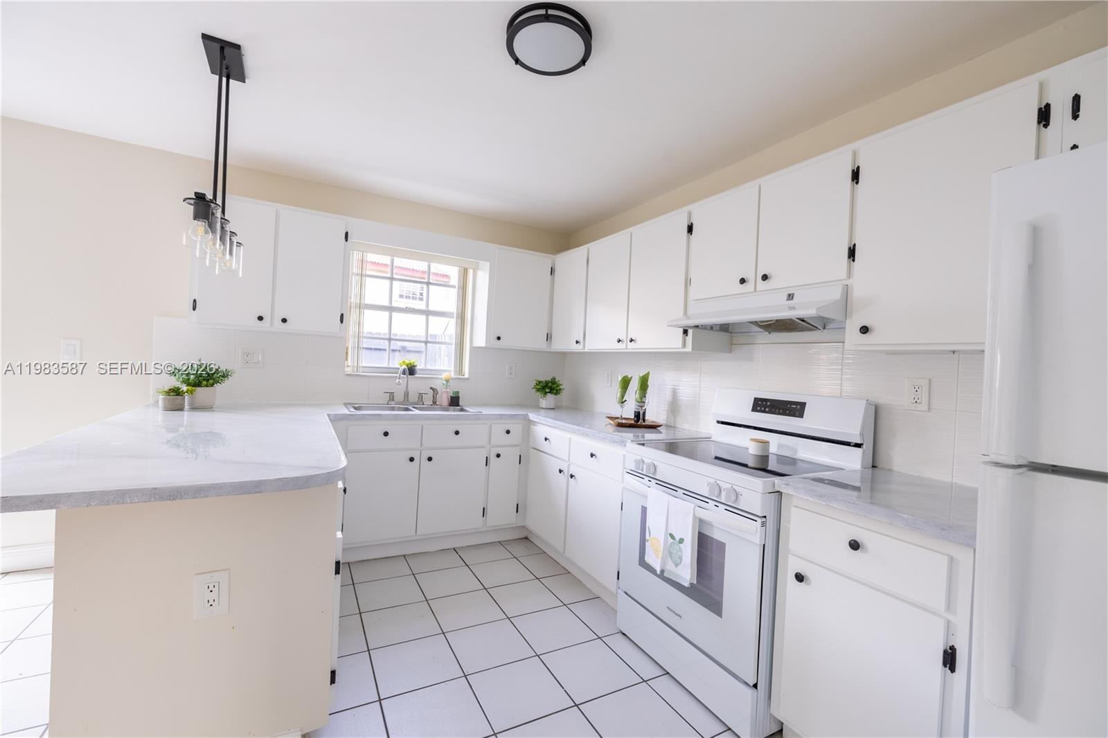 TERRA LAKE VILLAS CONDO - Residential