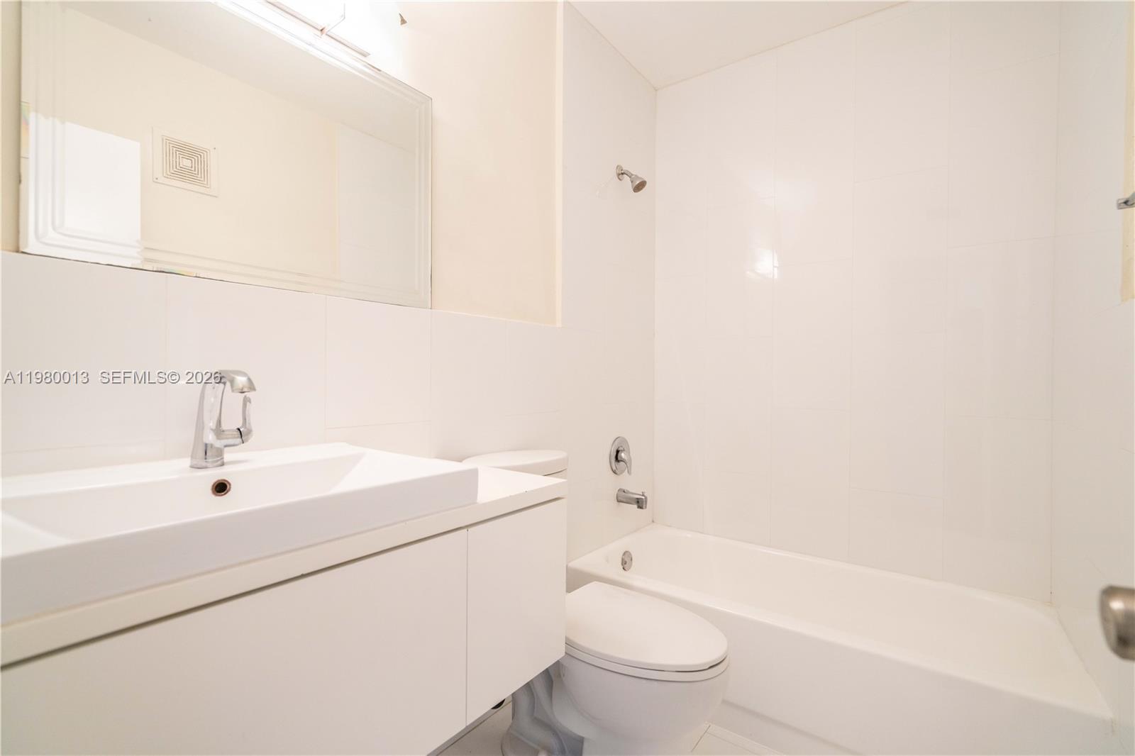 ISLE OF NORMANDY MIAMI VI - Residential Lease