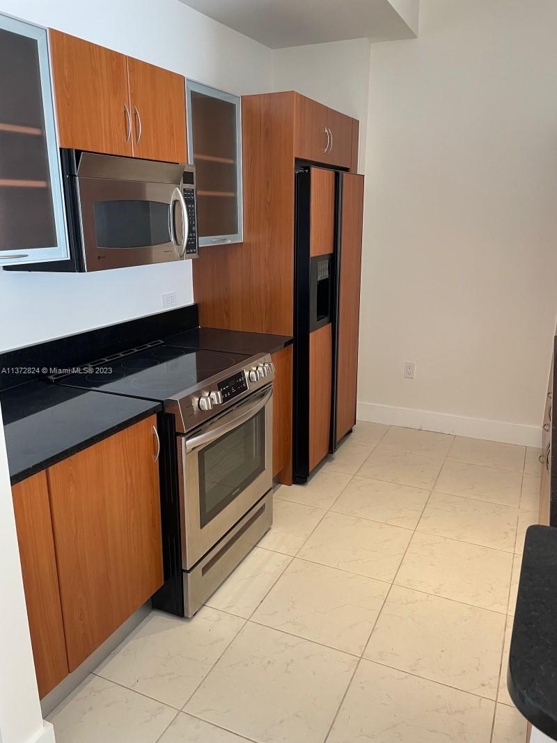 VENTURE AT AVENTURA WEST - Residential Lease