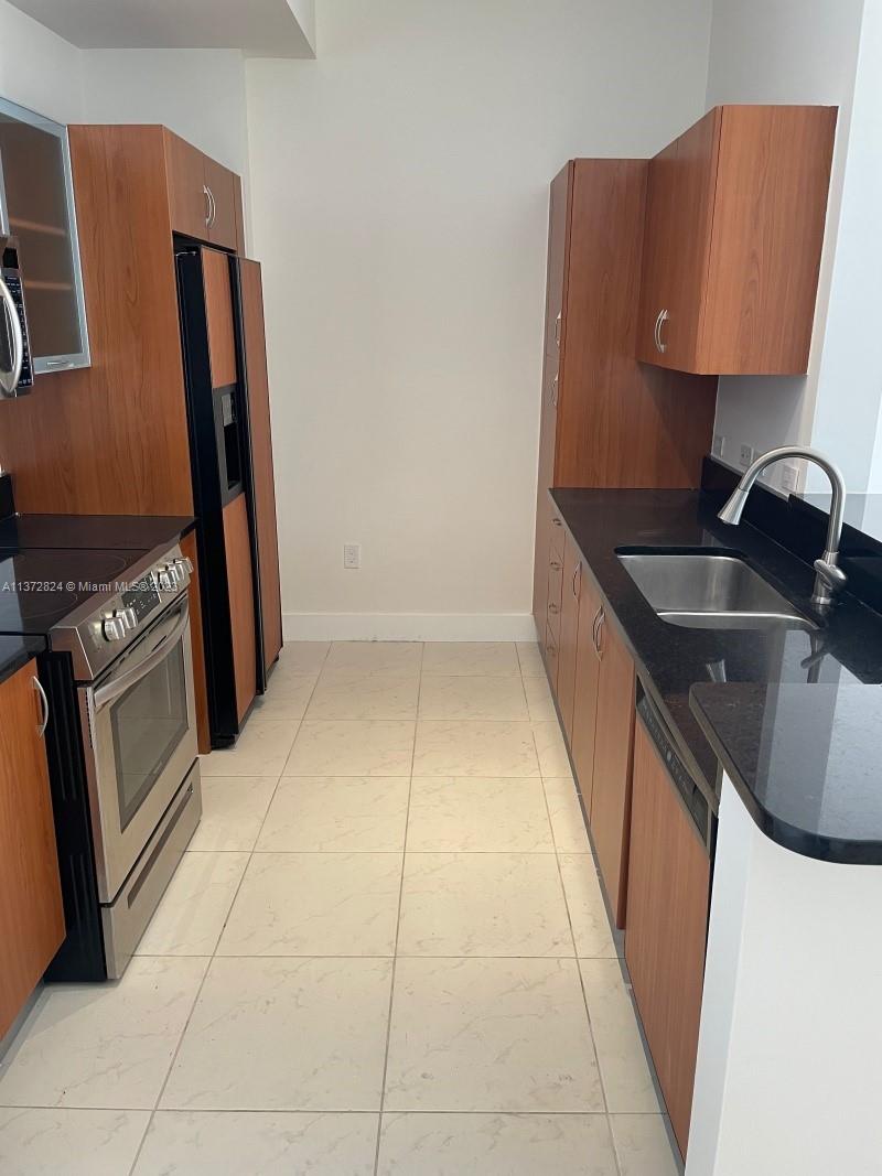 VENTURE AT AVENTURA WEST - Residential Lease