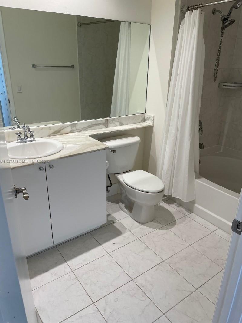 VENTURE AT AVENTURA WEST - Residential Lease