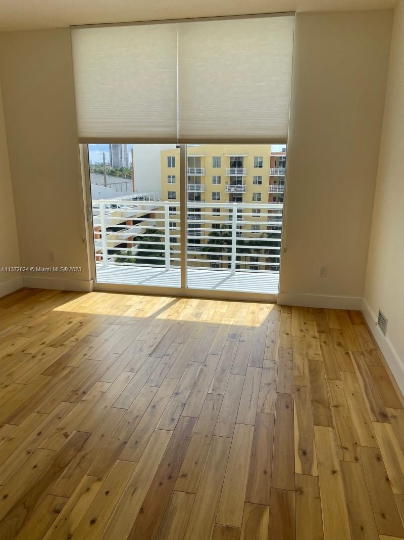 VENTURE AT AVENTURA WEST - Residential Lease