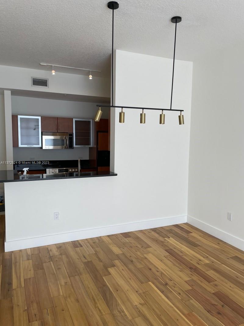 VENTURE AT AVENTURA WEST - Residential Lease