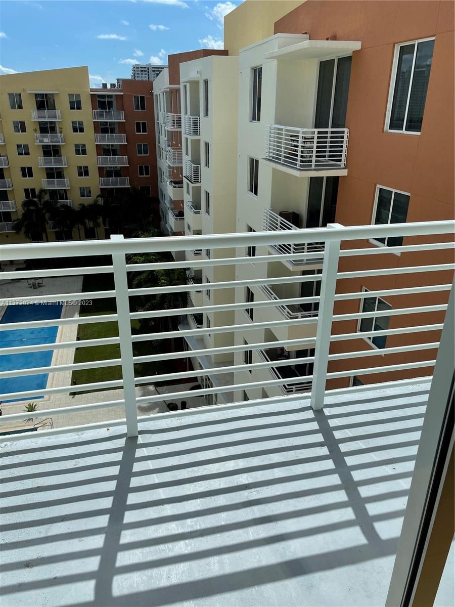 VENTURE AT AVENTURA WEST - Residential Lease