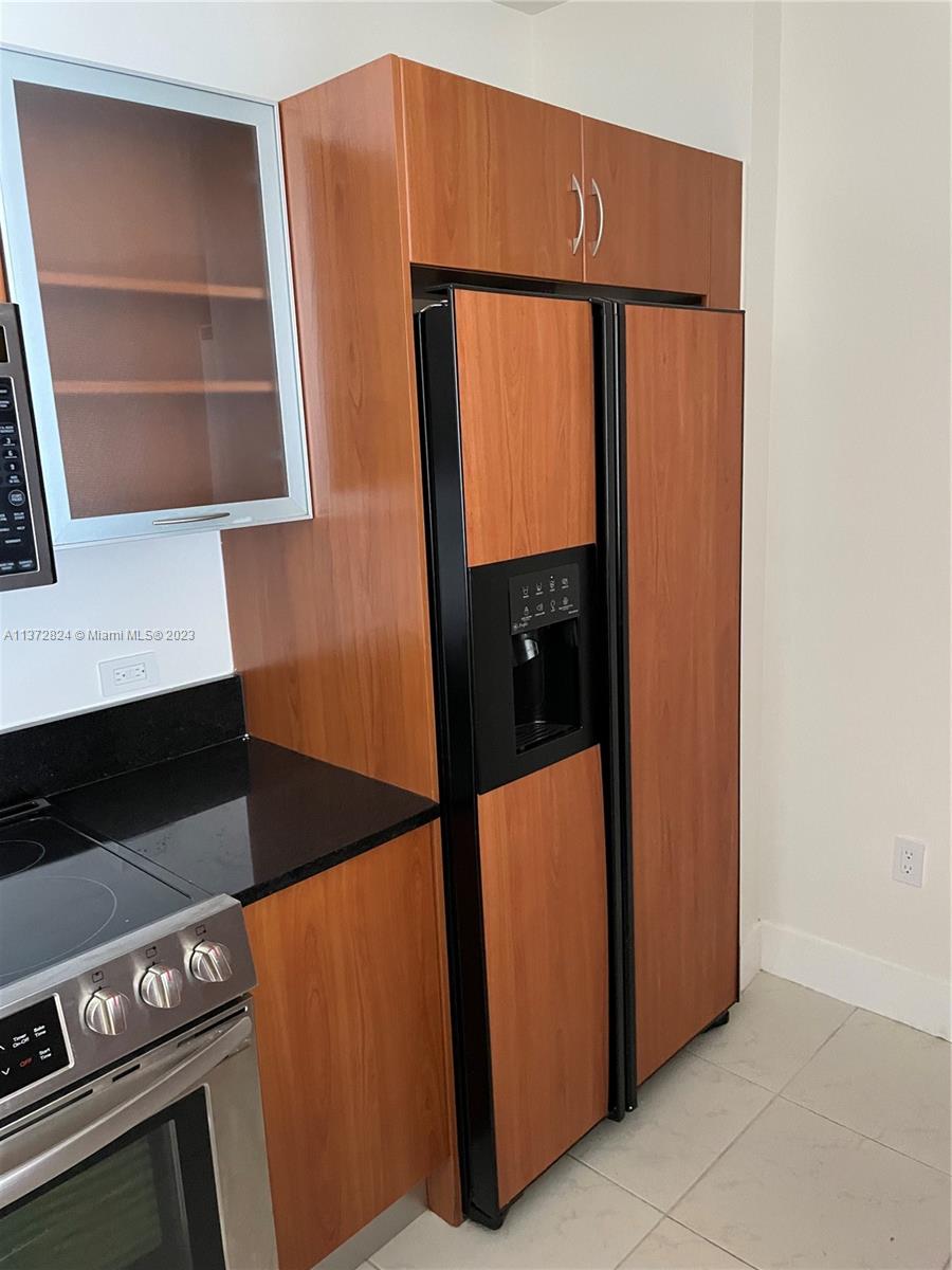 VENTURE AT AVENTURA WEST - Residential Lease