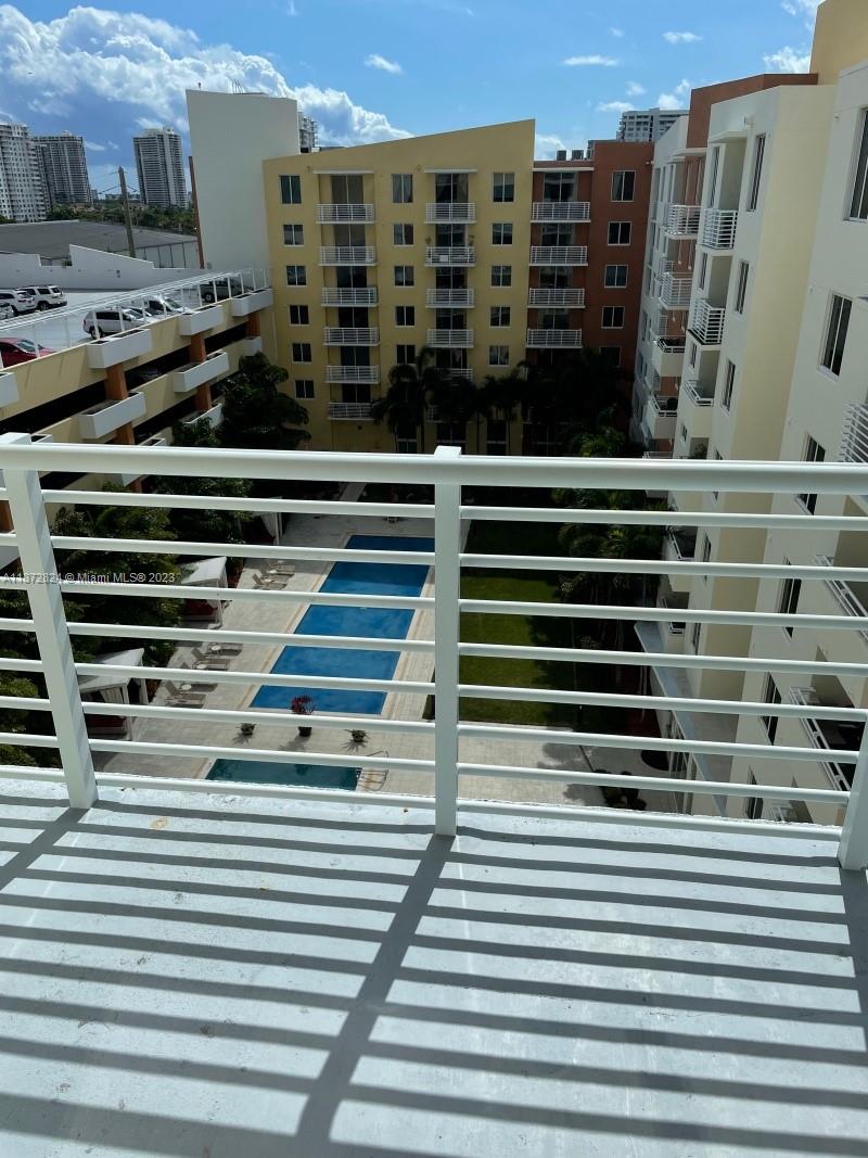 VENTURE AT AVENTURA WEST - Residential Lease