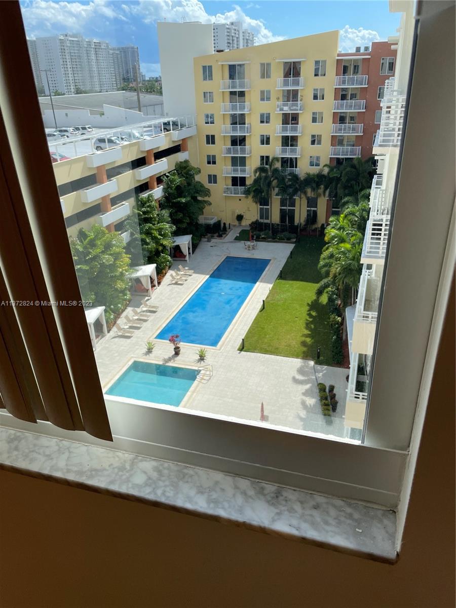 VENTURE AT AVENTURA WEST - Residential Lease
