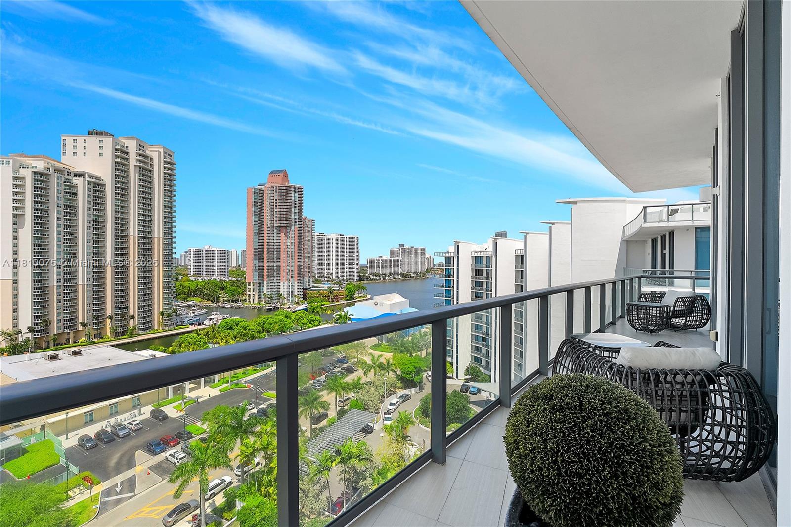 ECHO CONDO - Residential