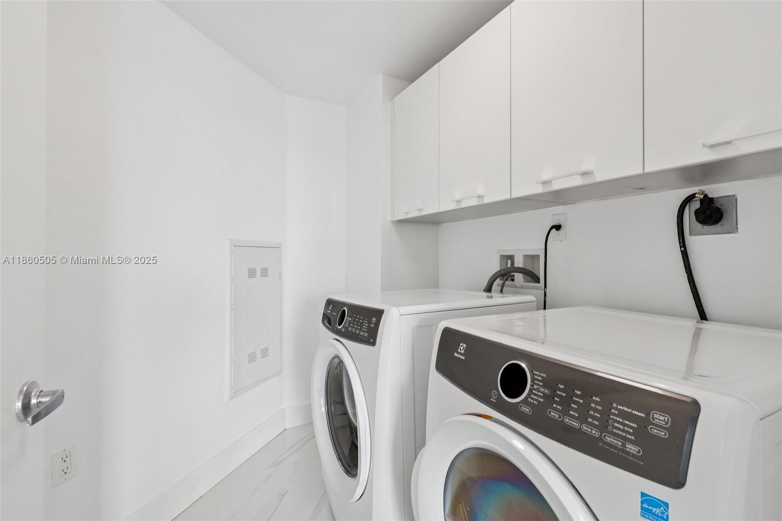 PARQUE TOWERS CONDO - Residential