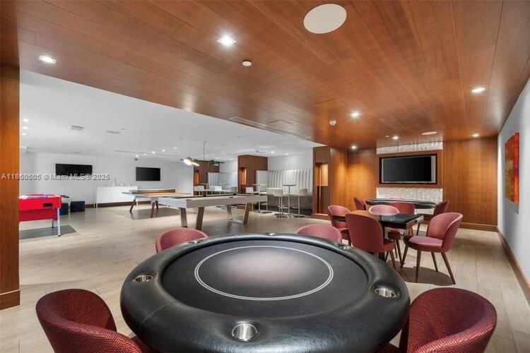 PARQUE TOWERS CONDO - Residential