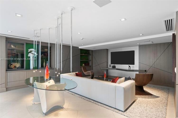 PARQUE TOWERS CONDO - Residential