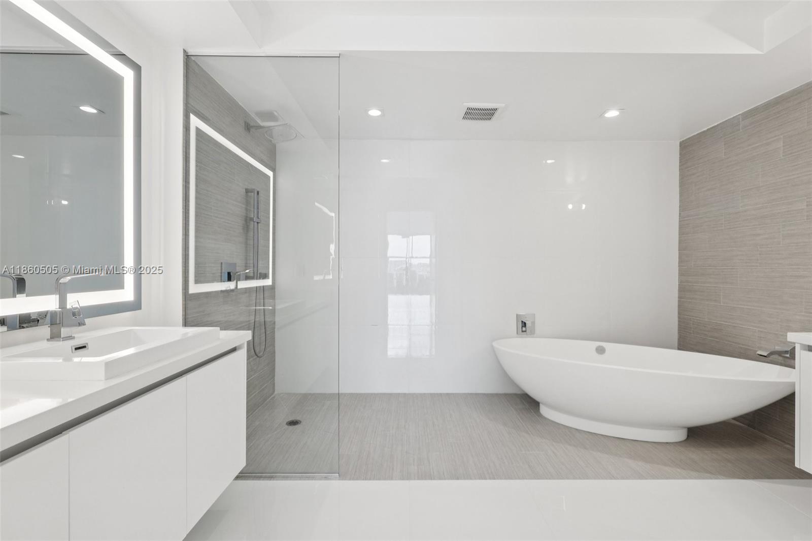 PARQUE TOWERS CONDO - Residential